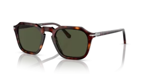 Persol 3292S -occhiale da sole unisex montatura in plastica celluloide tartarugata lente verde Forma squadrata in acetato dagli archivi, con linee geometriche dal look maschile e un accattivante ponte a chiave. Le iconiche aste sottili con la freccia color argento tipica di Persol creano uno stile immediatamente riconoscibile.