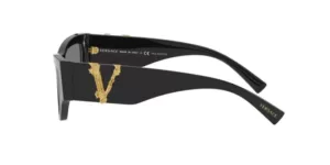 Versace 4383: Seduzione e stile nei dettagli cat eye. Il nero e le lenti grigie simboleggiano classe e sensualità.